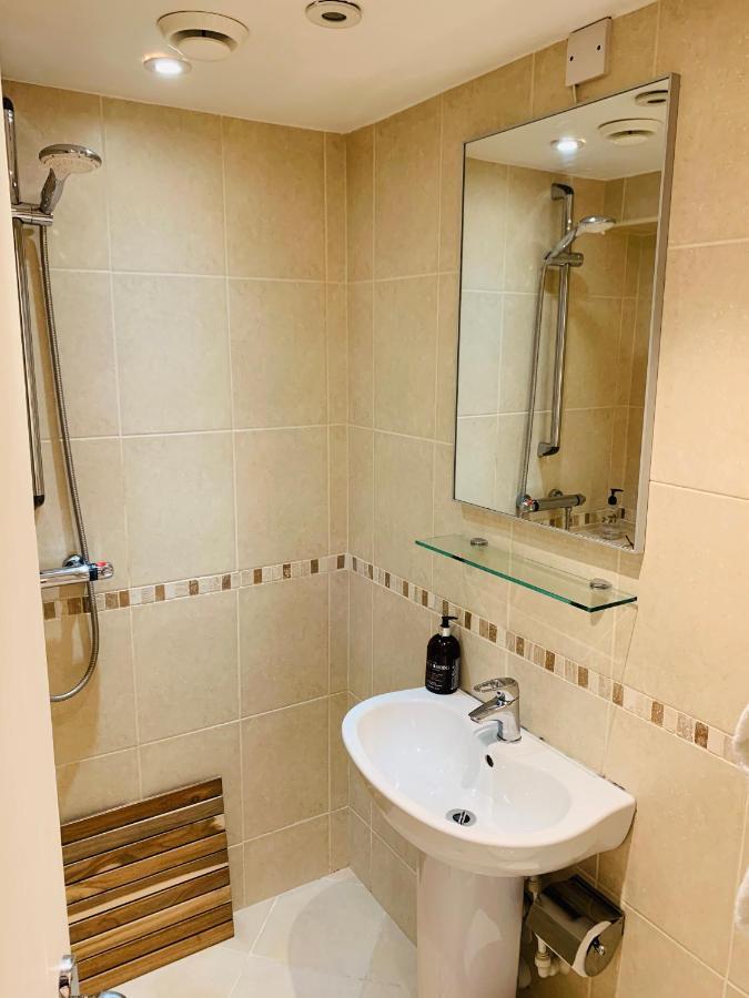 Ferndale Mews Bed & Breakfast Бристол Екстериор снимка